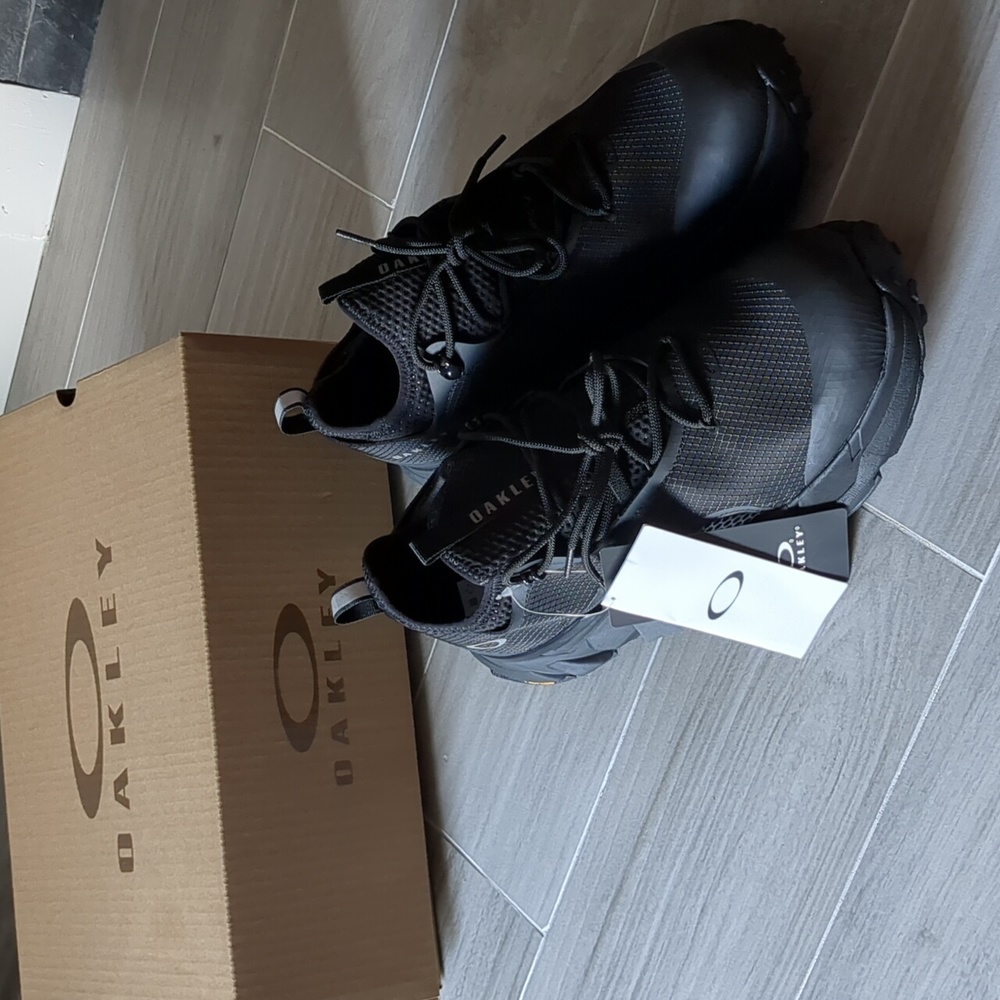 Oakley Men's work shoes.  *NWT*